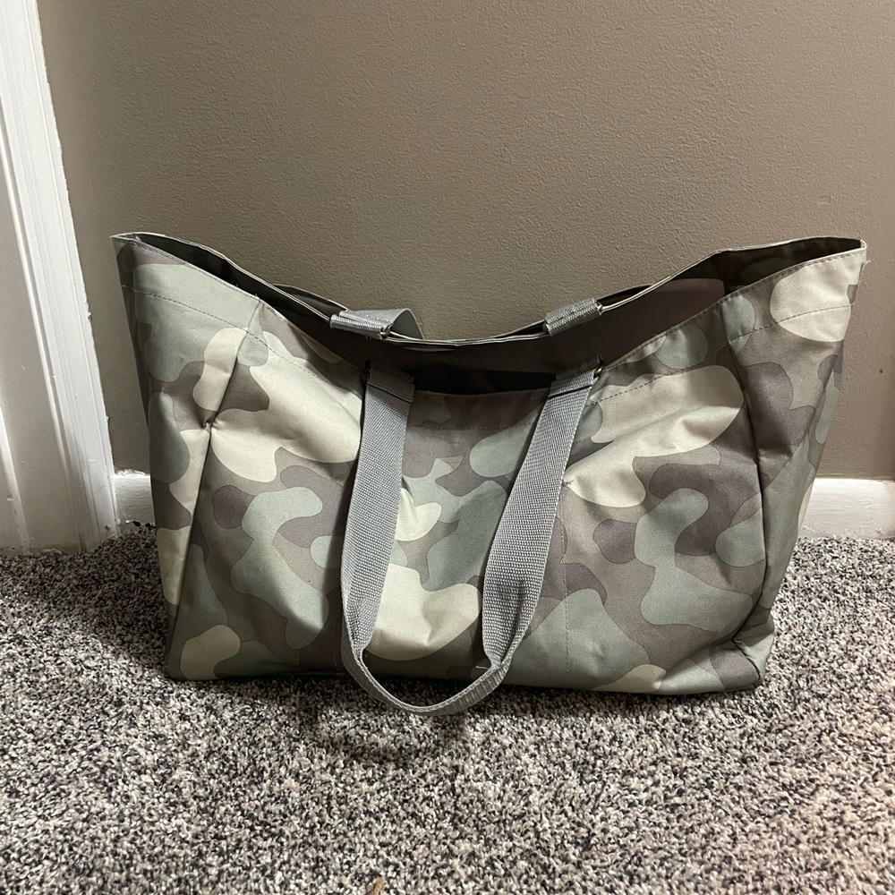 Thirty-One Camo Utility Tote